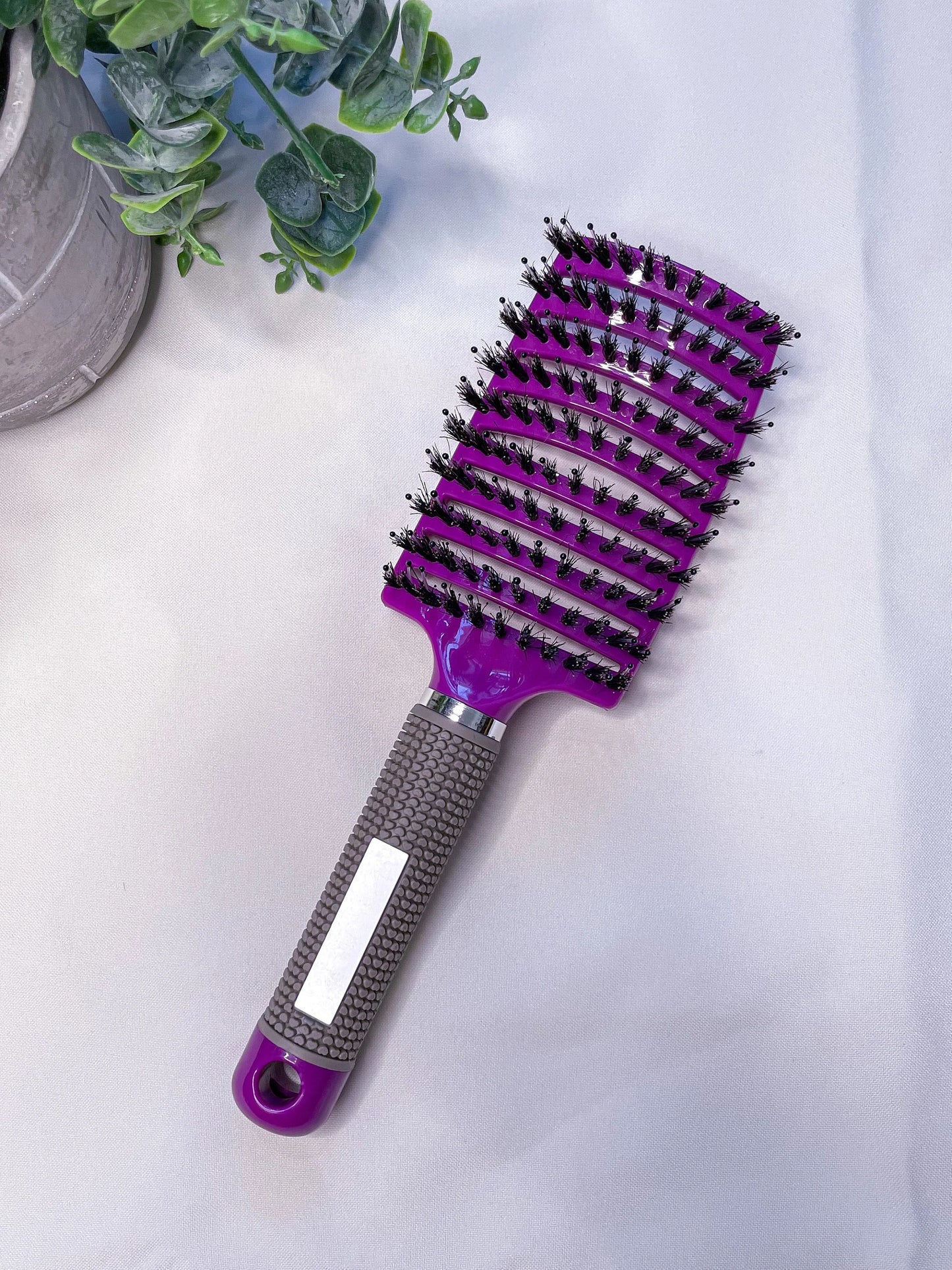 Detangling brush || Soft bristles & soft nylon teeth