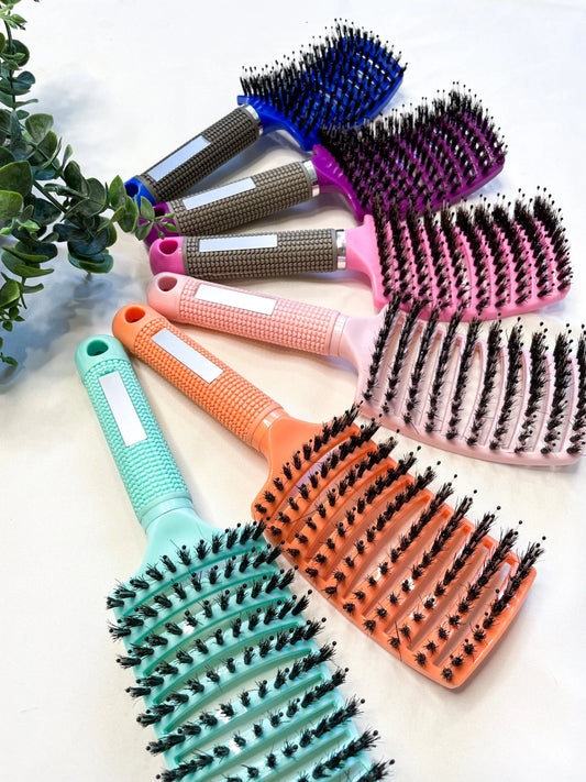 Detangling brush || Soft bristles & soft nylon teeth