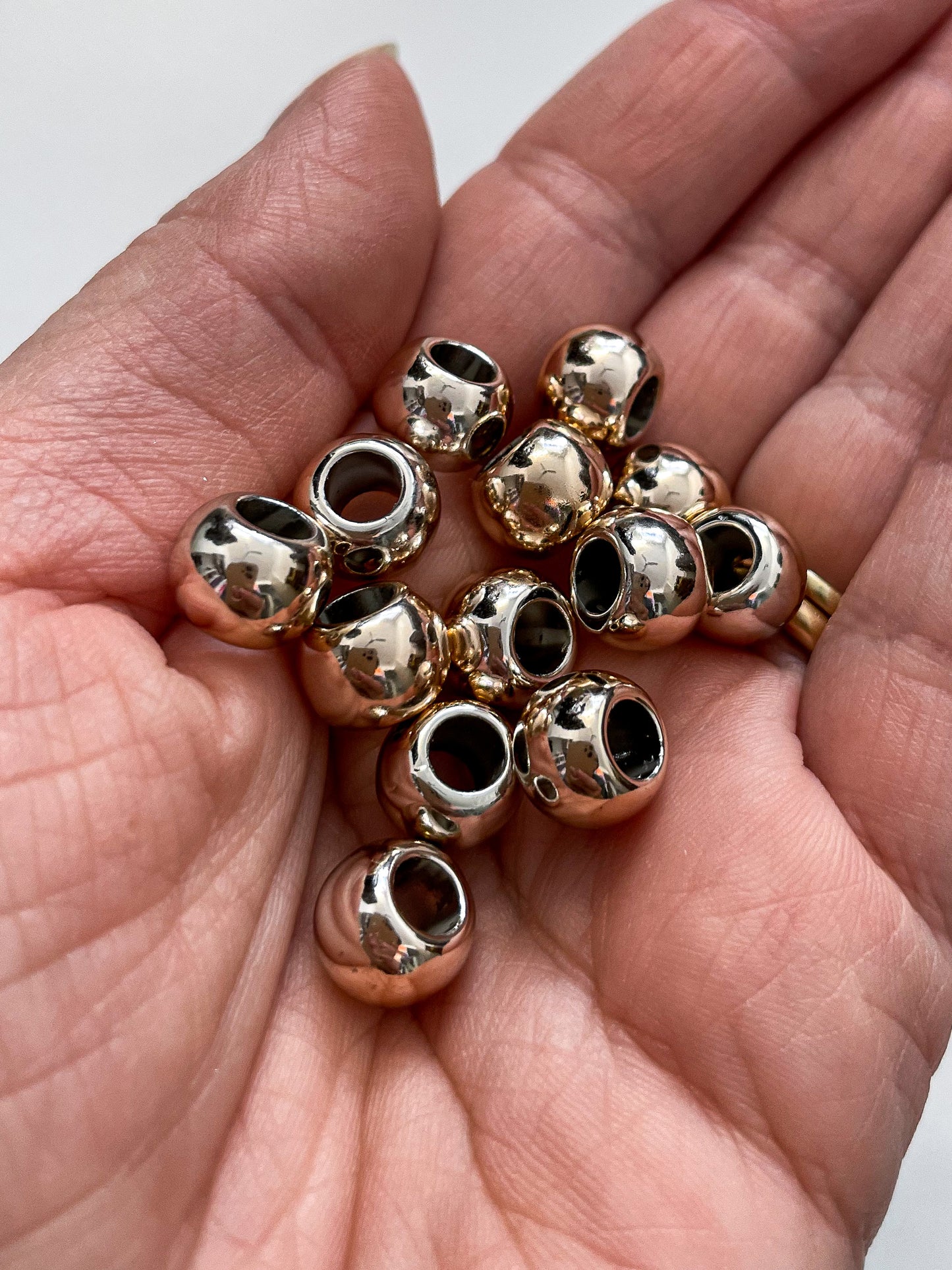 Beads (silver, black, rose gold, white, clear)