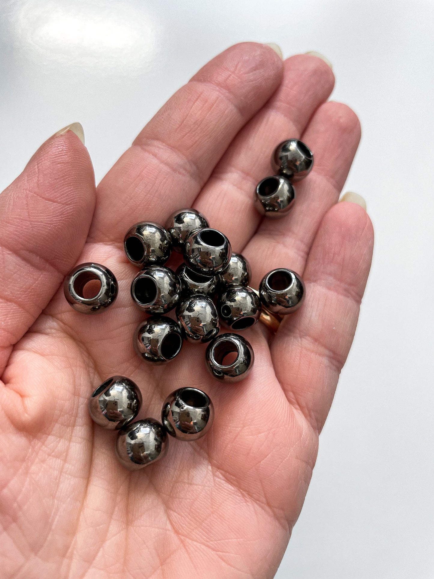 Beads (silver, black, rose gold, white, clear)