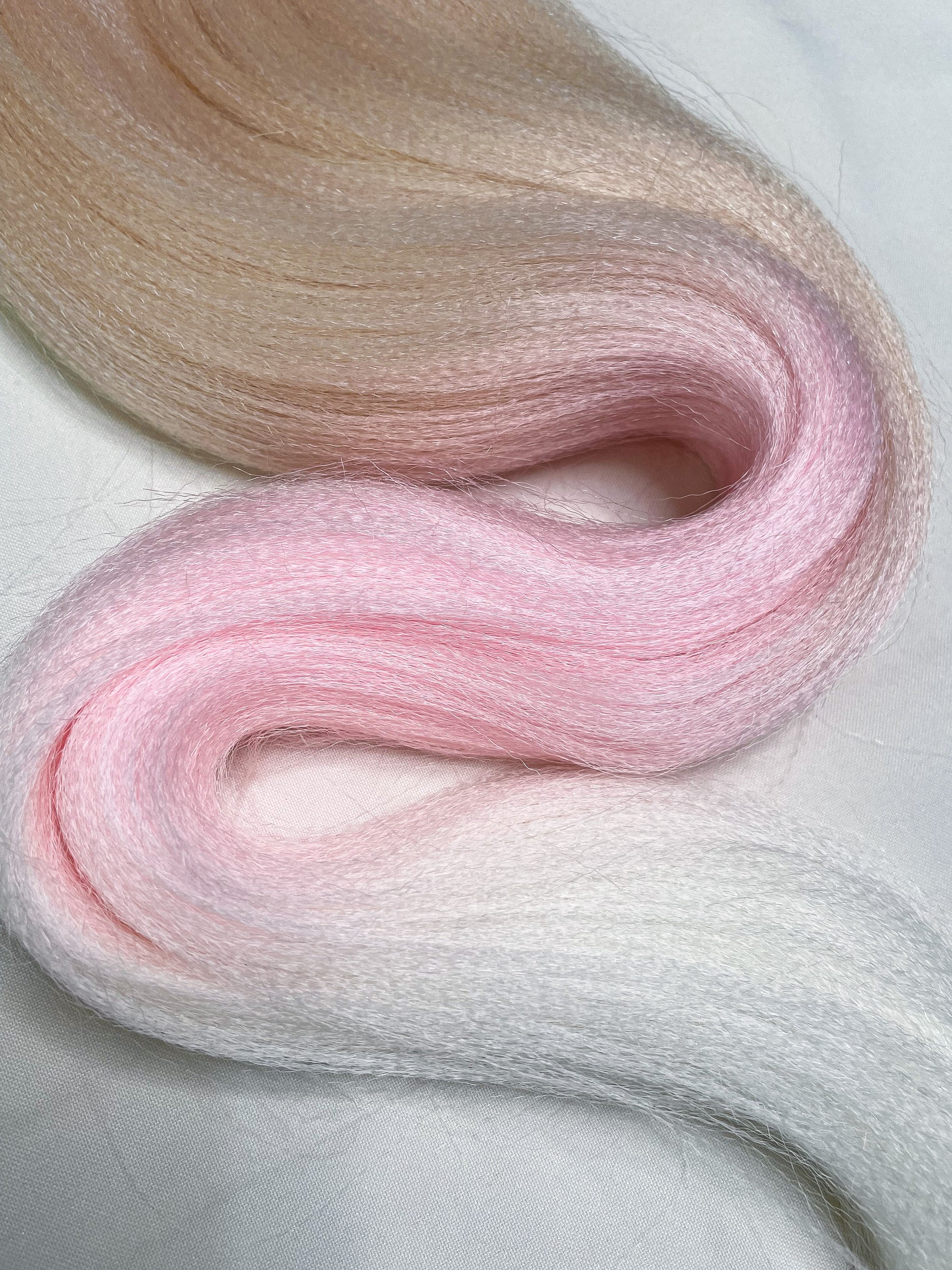 Short scene hair extensions [White/Pink bands]